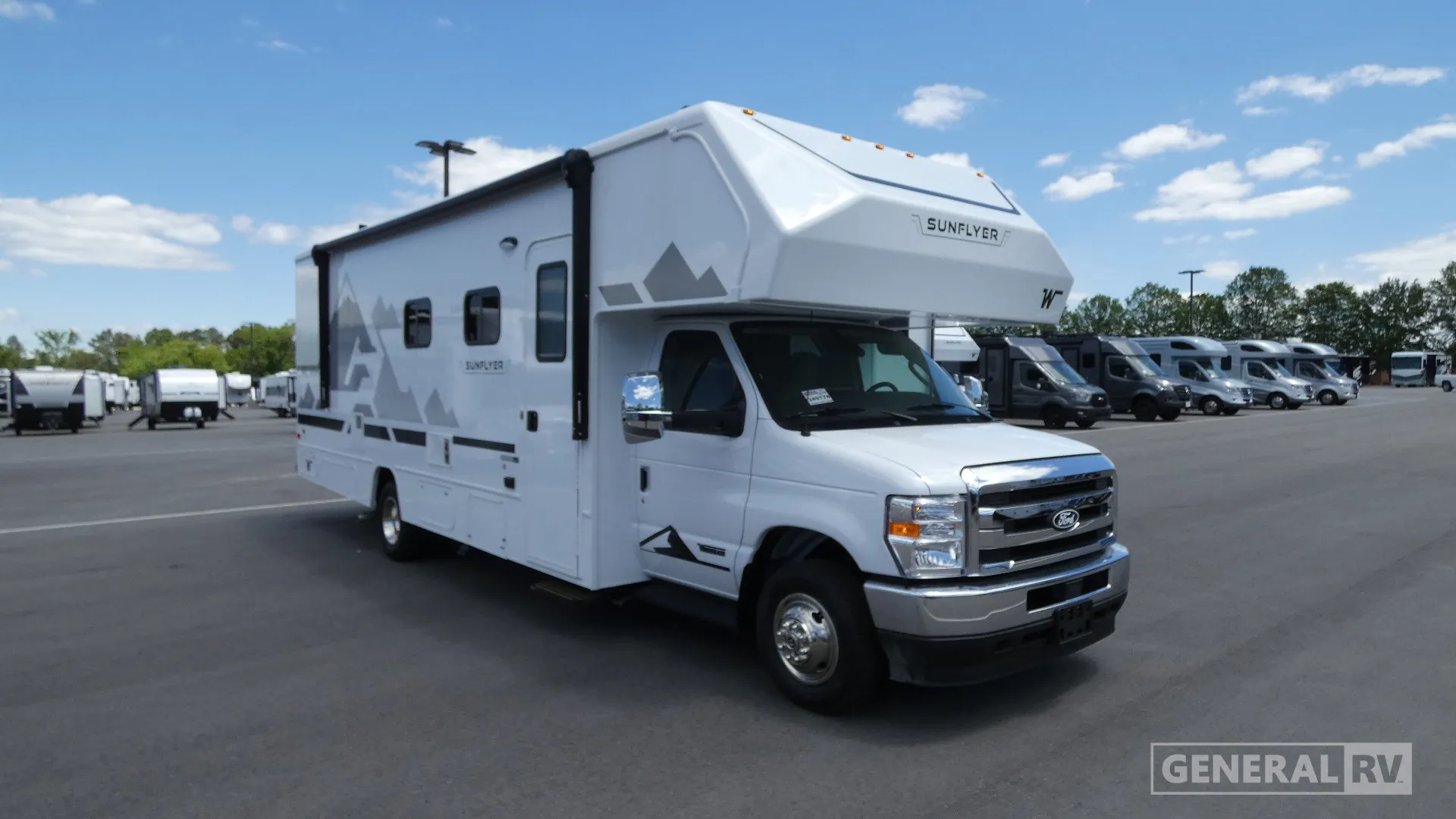 2027 Winnebago Sunflyer 28MB - Photo 2