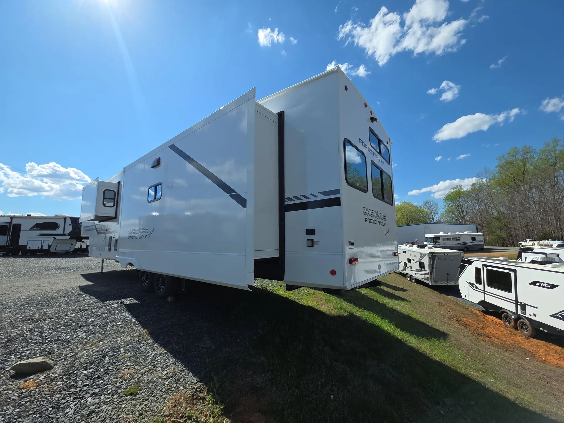 2026 Forest River Cherokee Arctic Wolf 38LEAHG — Photo 6