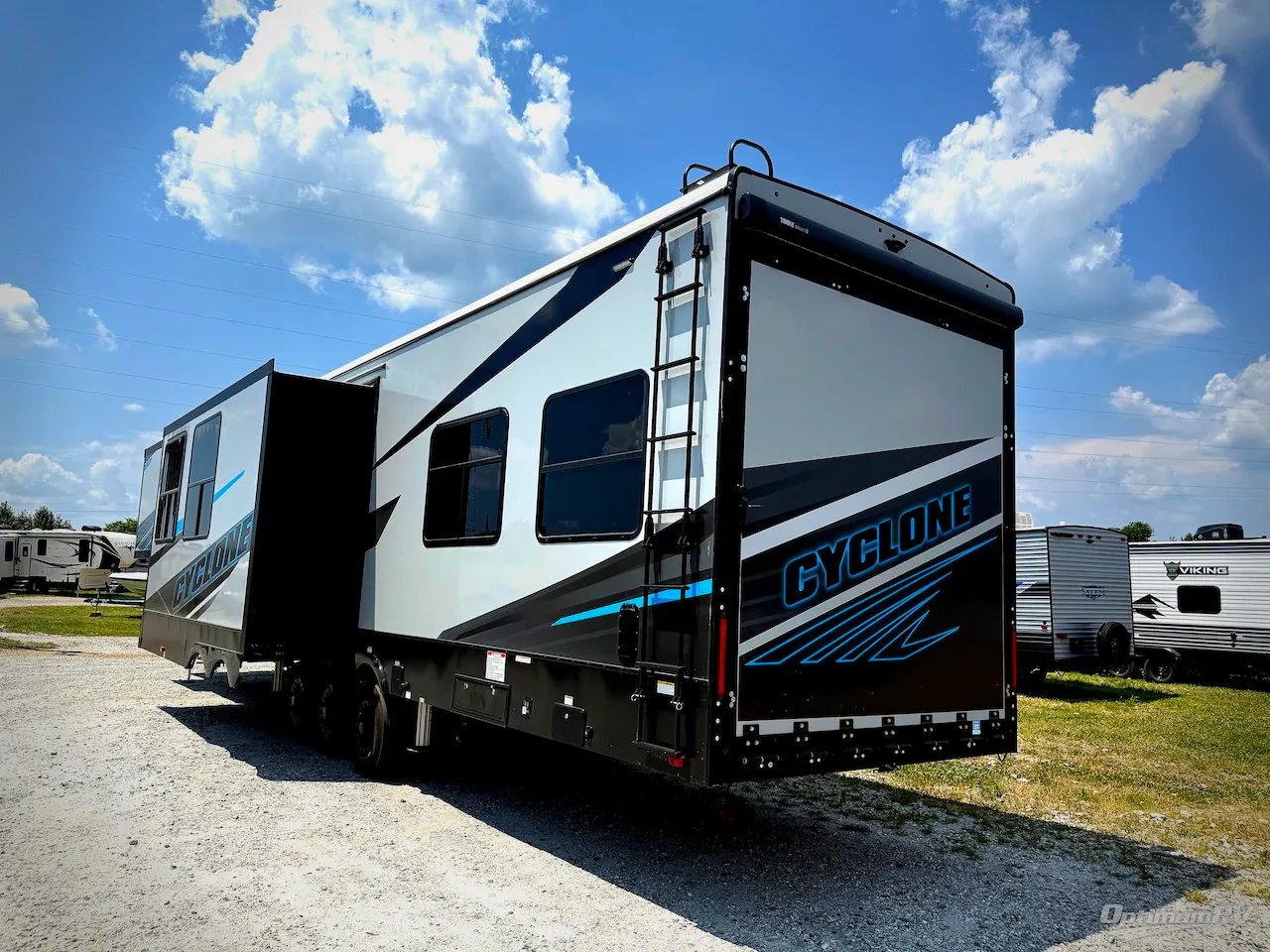 2026 Heartland Cyclone 4008 - Photo 4