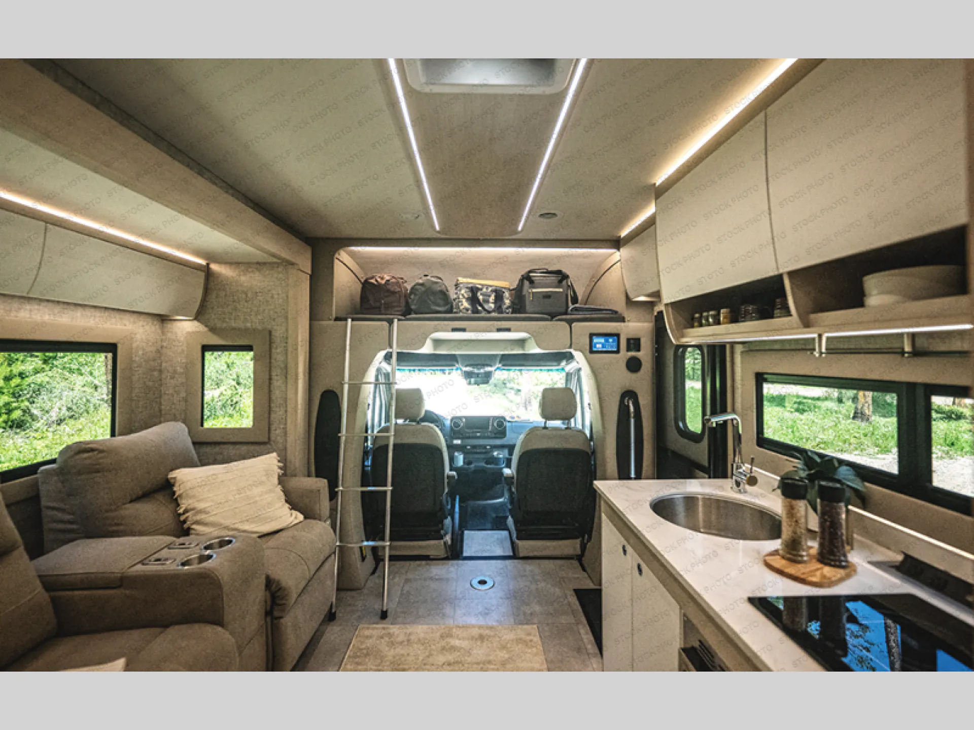 2025 Tiffin Wayfarer 25 XRW - Photo 3