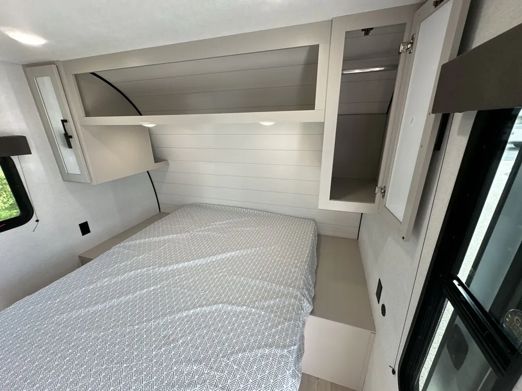 2027 Jayco Jay Flight 175FQ, Photos photo 16