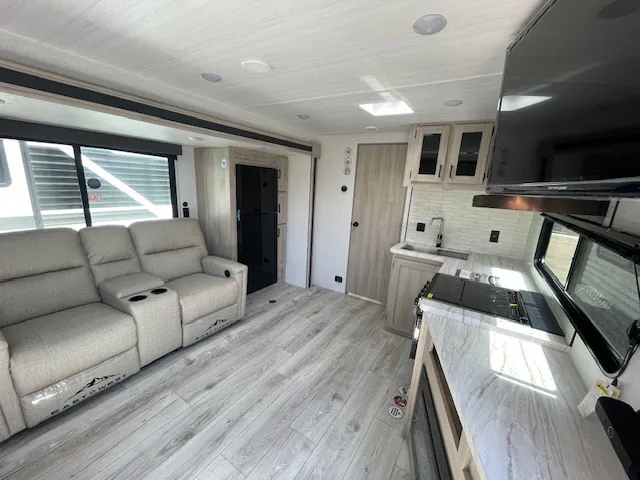 2025 East to West Della Terra 251RD - Photo 4