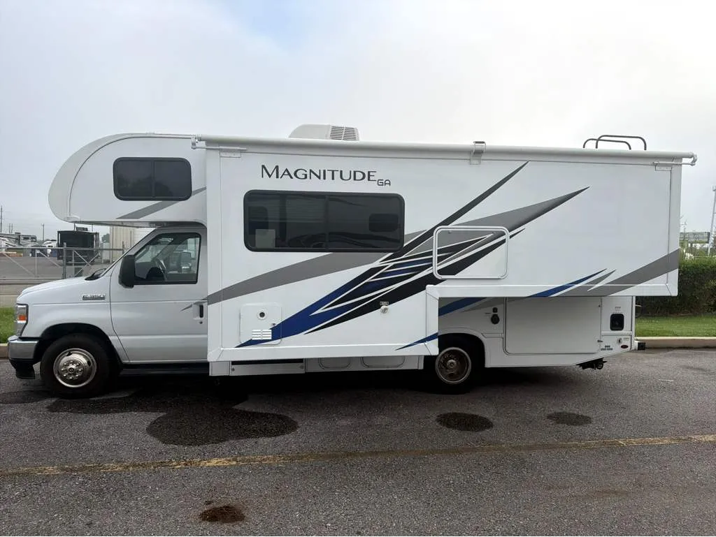 2025 Thor Motor Coach Magnitude GA24 - Photo 4