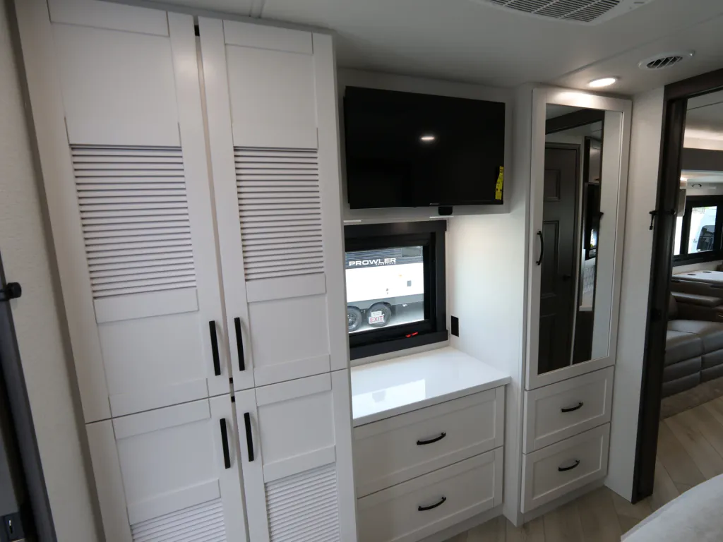 2027 Entegra Coach Accolade 37K, Photos photo 24