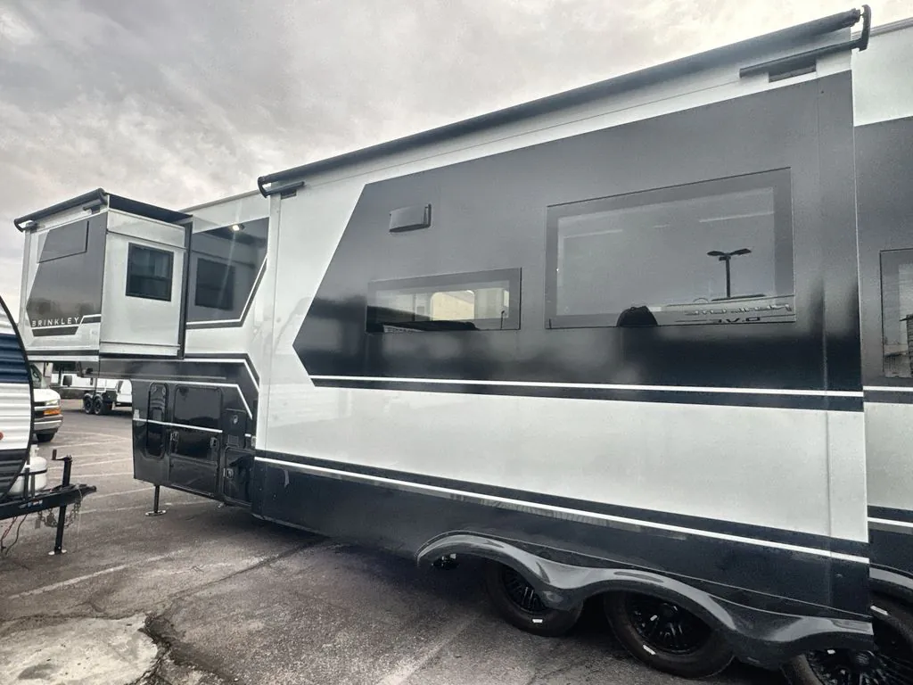 2026 Brinkley Model G 4100, Photos photo 5