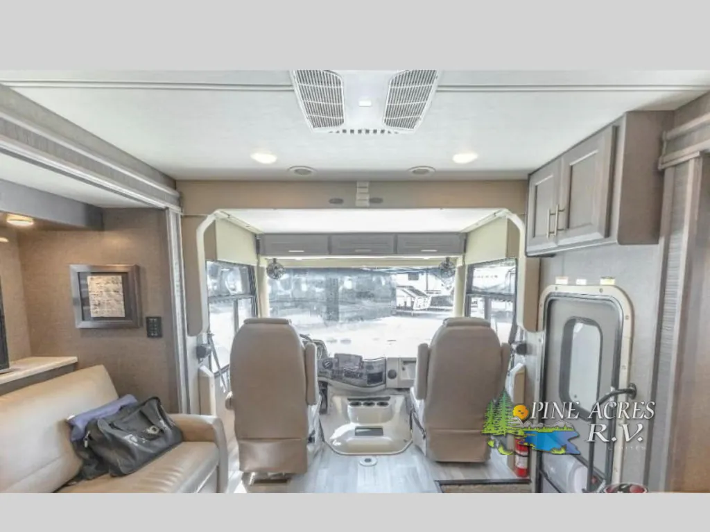 2022 Thor Motor Coach Challenger 35MQ, Photos photo 12