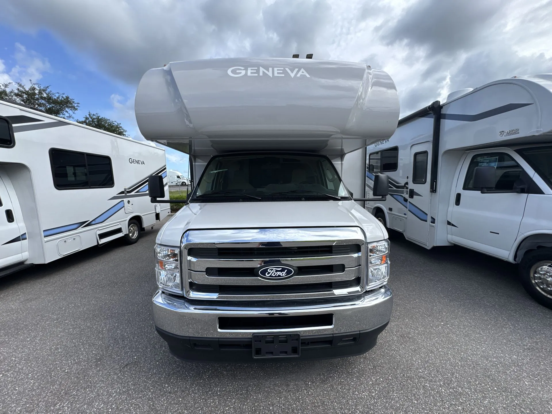 2026 Thor Motor Coach Geneva 29VT - Photo 2