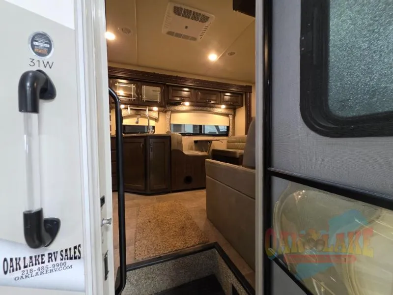 2017 Thor Motor Coach Chateau 31W - Photo 3
