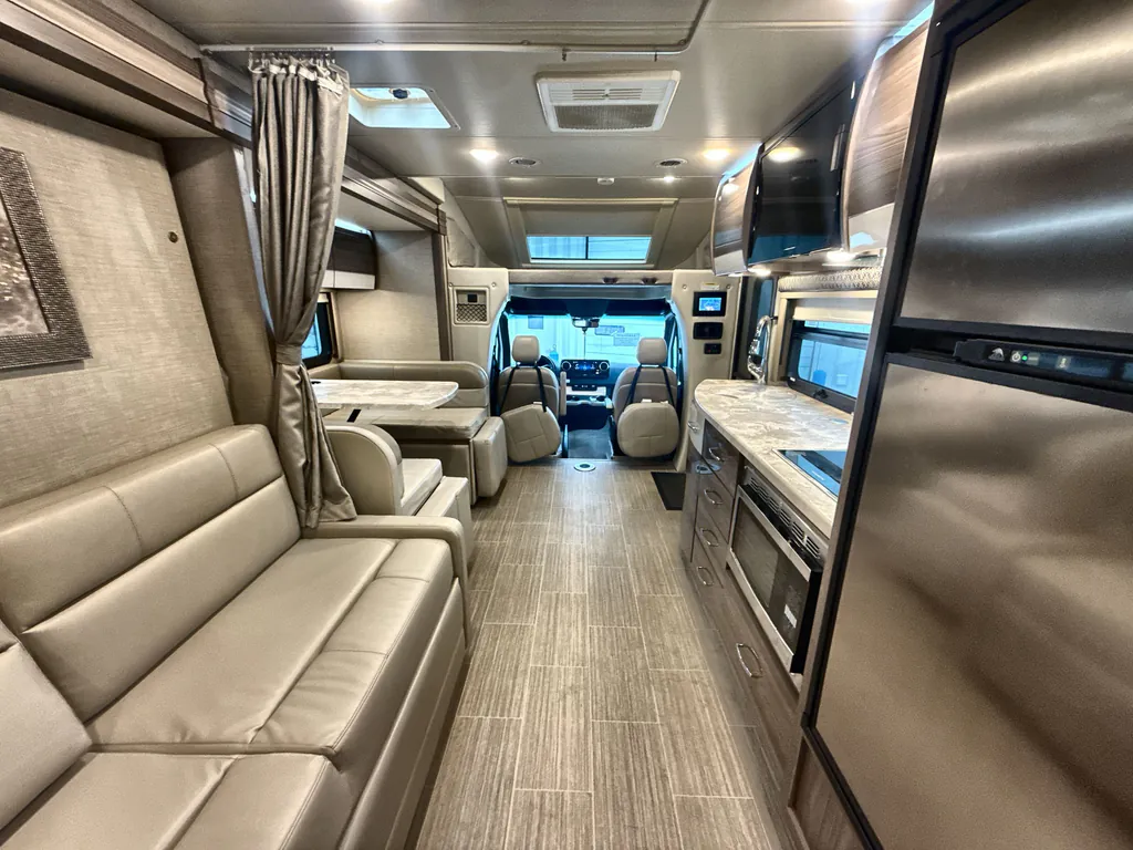 2022 Thor Motor Coach Tiburon 24FB, Photos photo 2