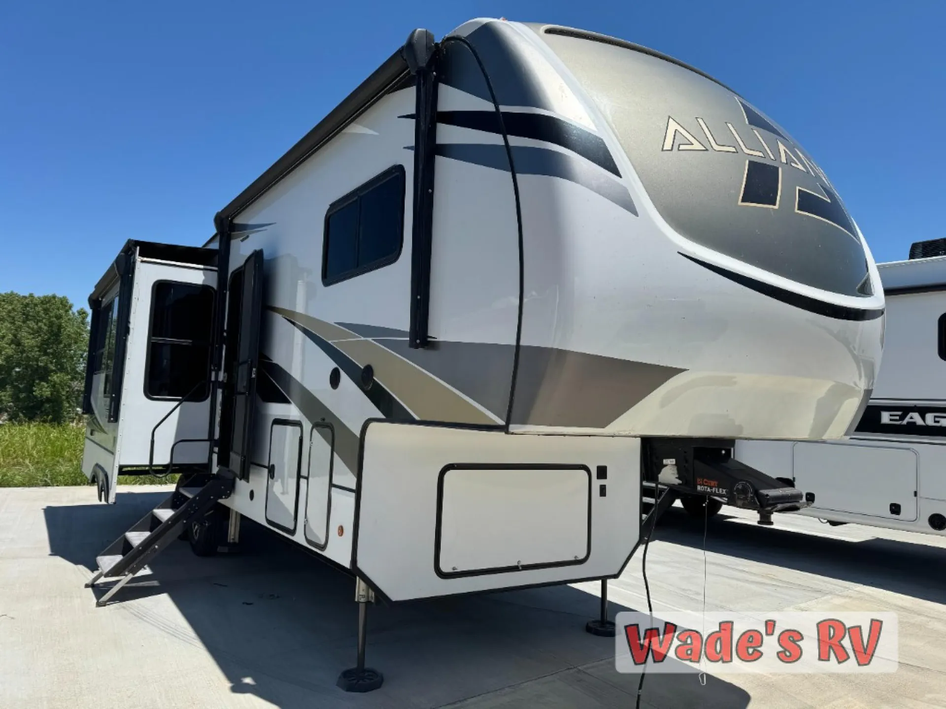 2022 Alliance RV Paradigm 295MK - Photo 2