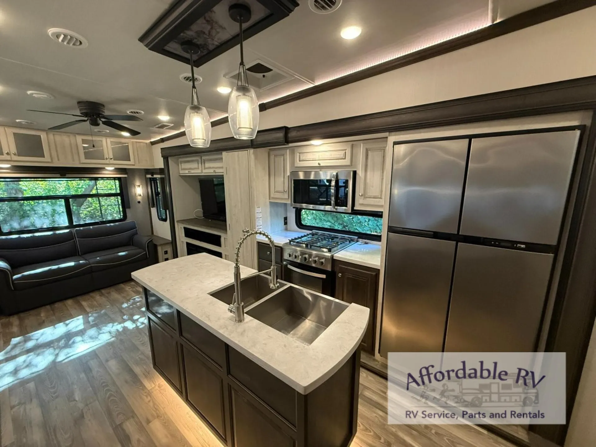 2022 Forest River Cardinal Luxury 380RLX — Photo 6