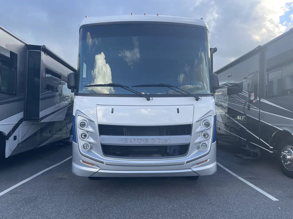 2027 Entegra Coach Vision XL 36C, Photos photo 6