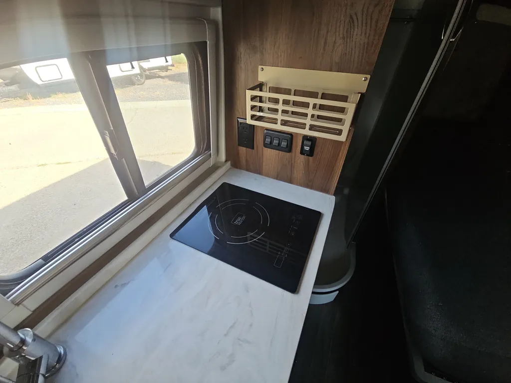 2022 Winnebago Travato 59G, Photos photo 9