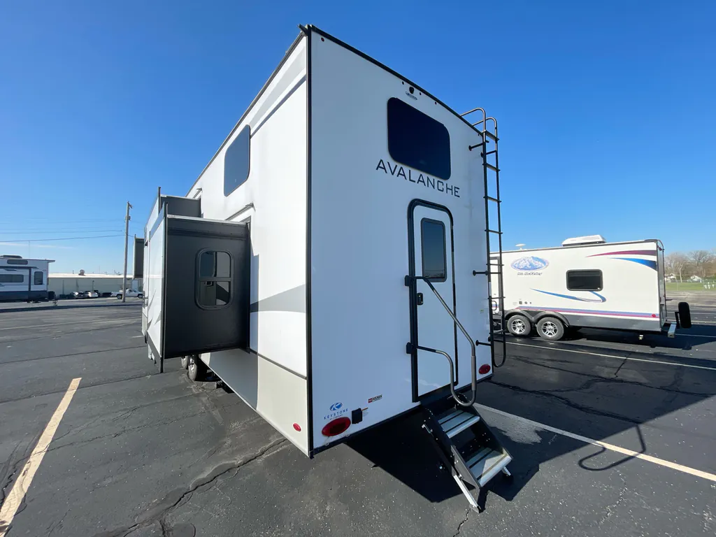 2023 Keystone Avalanche 390DS, Photos photo 30