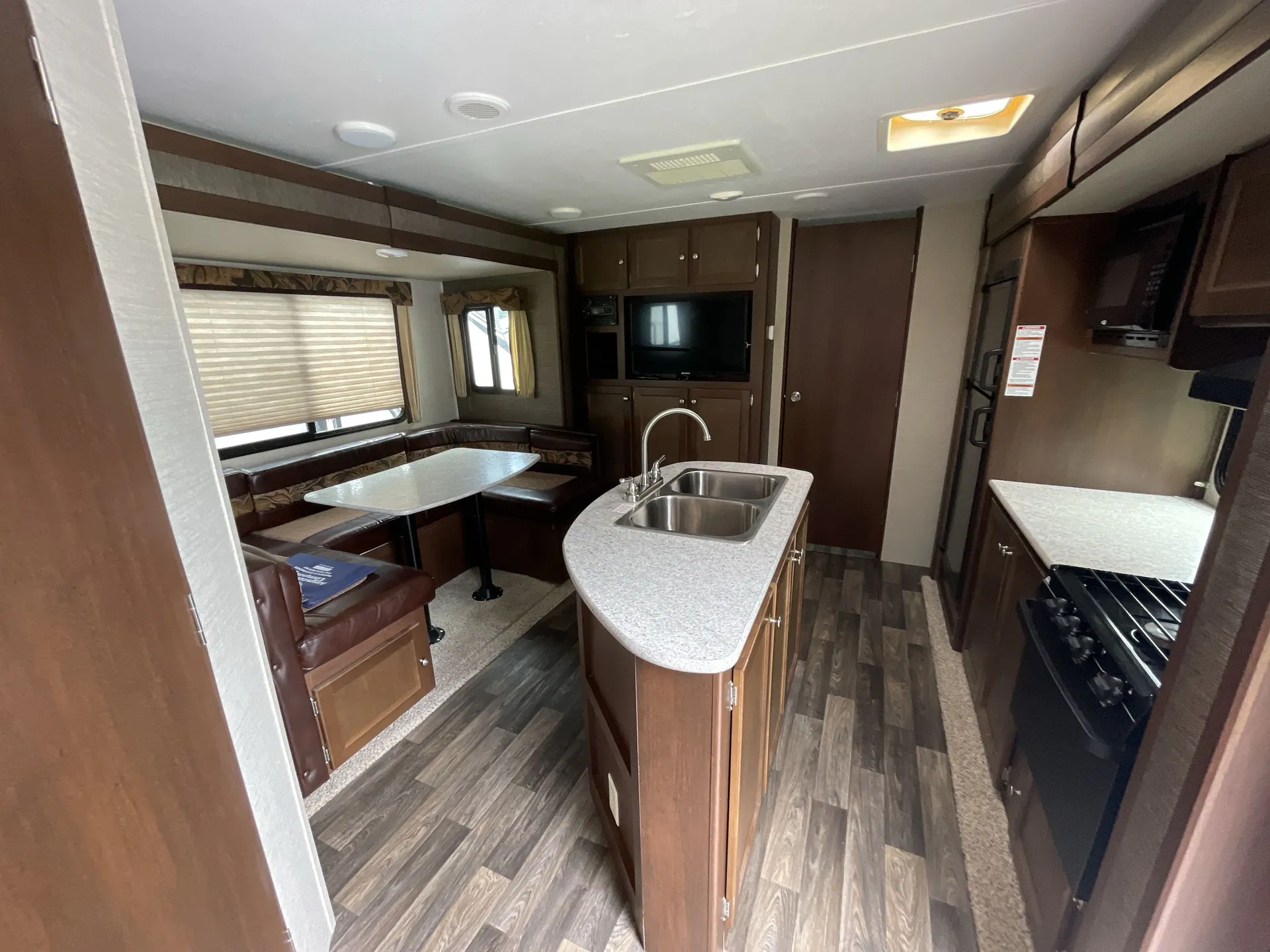 2017 Keystone Bullet 220RBI — living area main