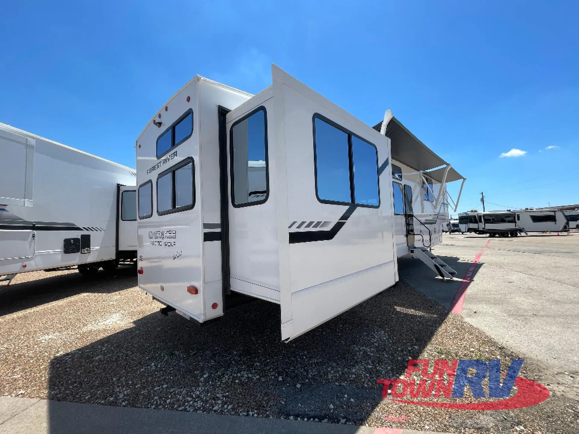 2026 Forest River Cherokee Arctic Wolf 38LEAHG - Photo 4