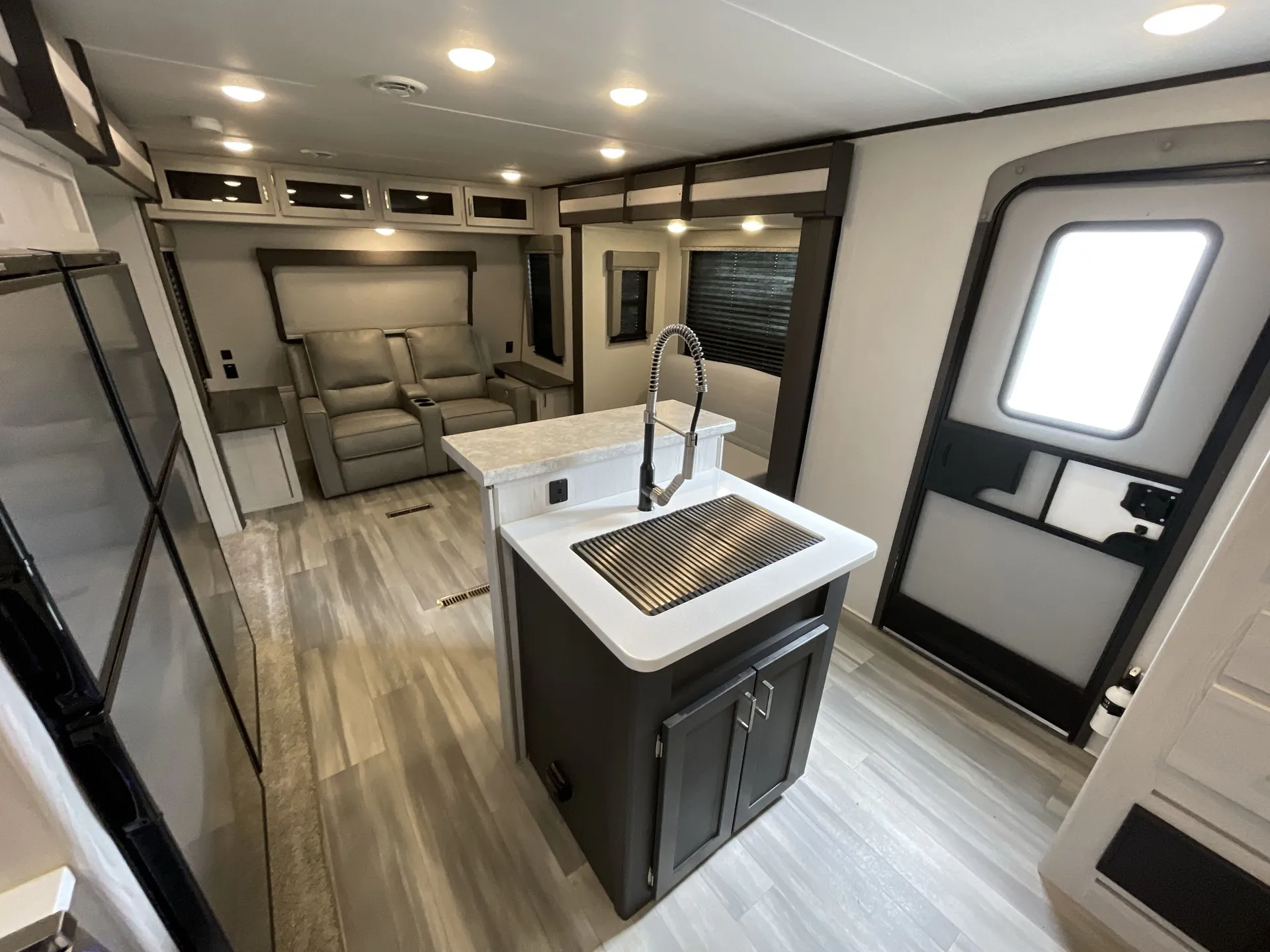2021 Keystone Sprinter Limited 330KBS — living area main