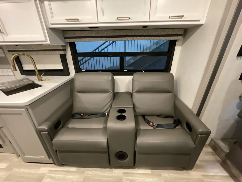 2026 Thor Motor Coach Windsport 29L, Photos photo 2