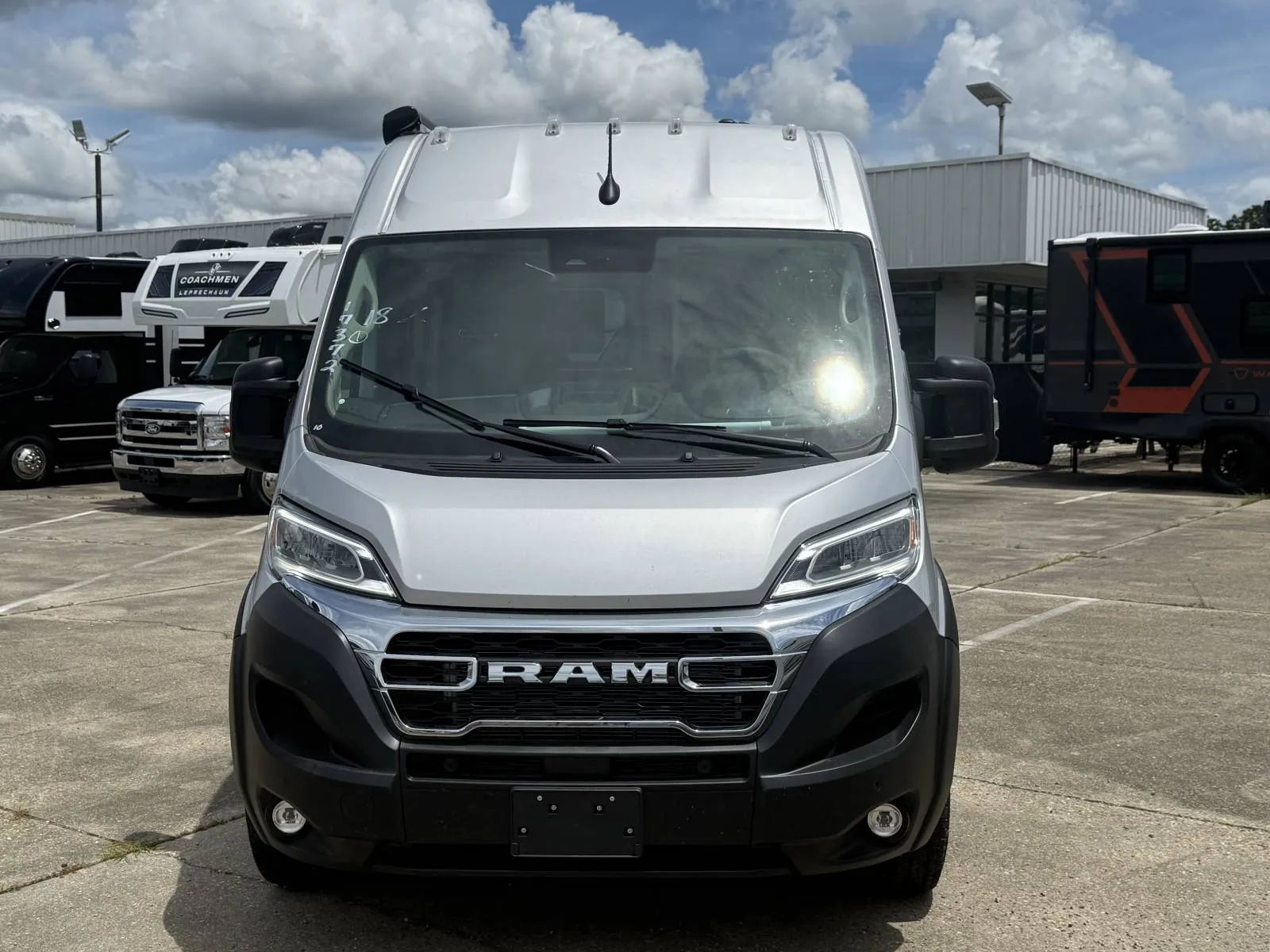 2027 THOR MOTOR COACH RIZE 18Z - Photo 3