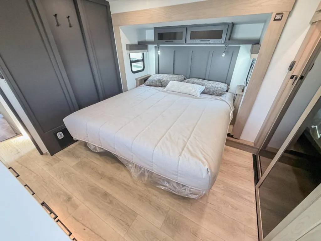2026 Forest River Rockwood Signature R372RL, Photos photo 13