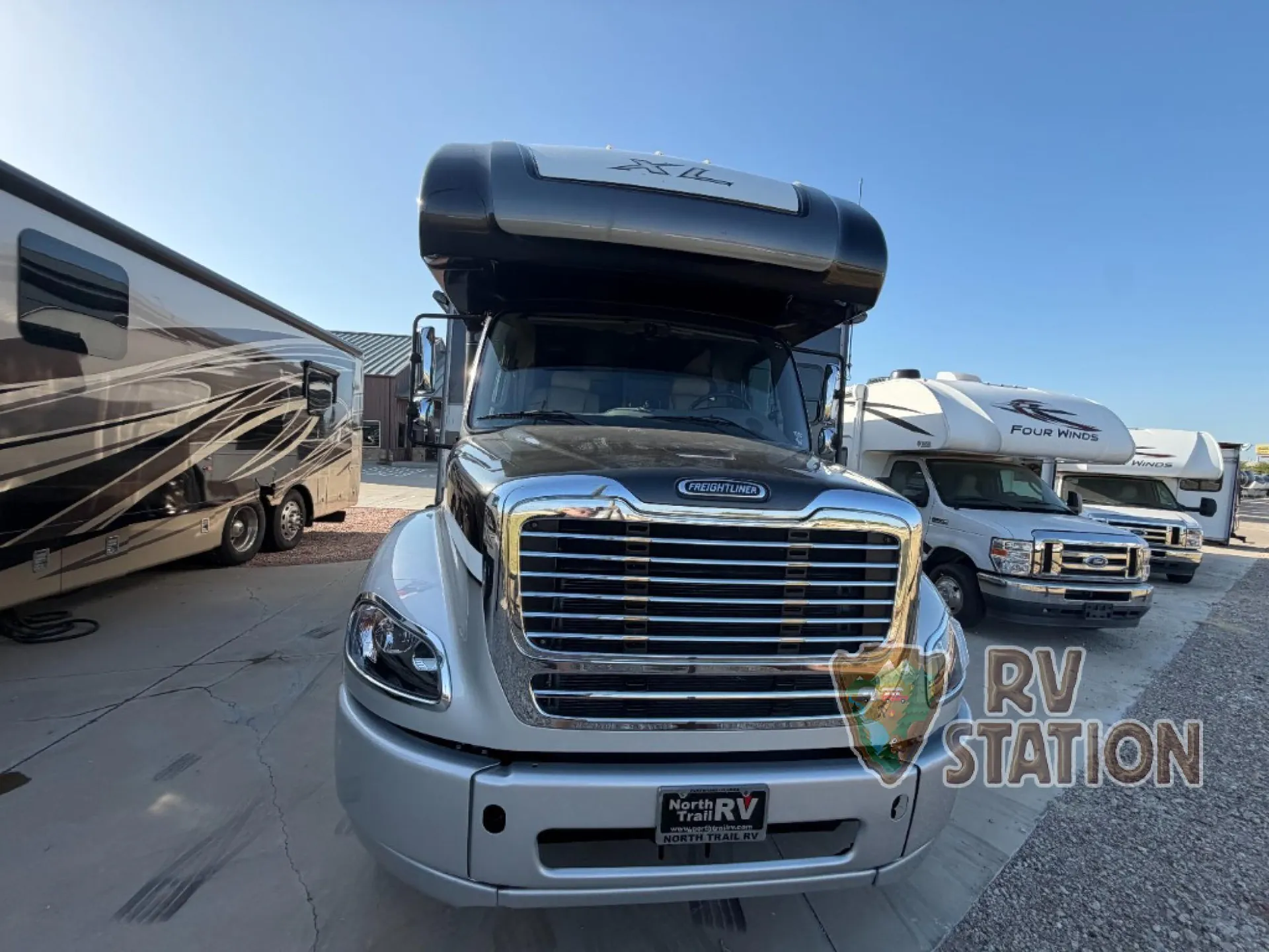 2021 Dynamax Corp DynaQuest XL 3801TS dealer photo 2 from RV Station