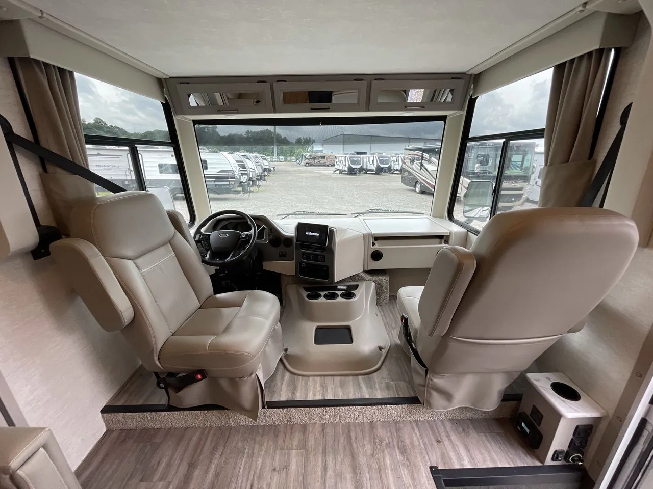 2024 Thor Motor Coach Resonate 29D - Photo 2