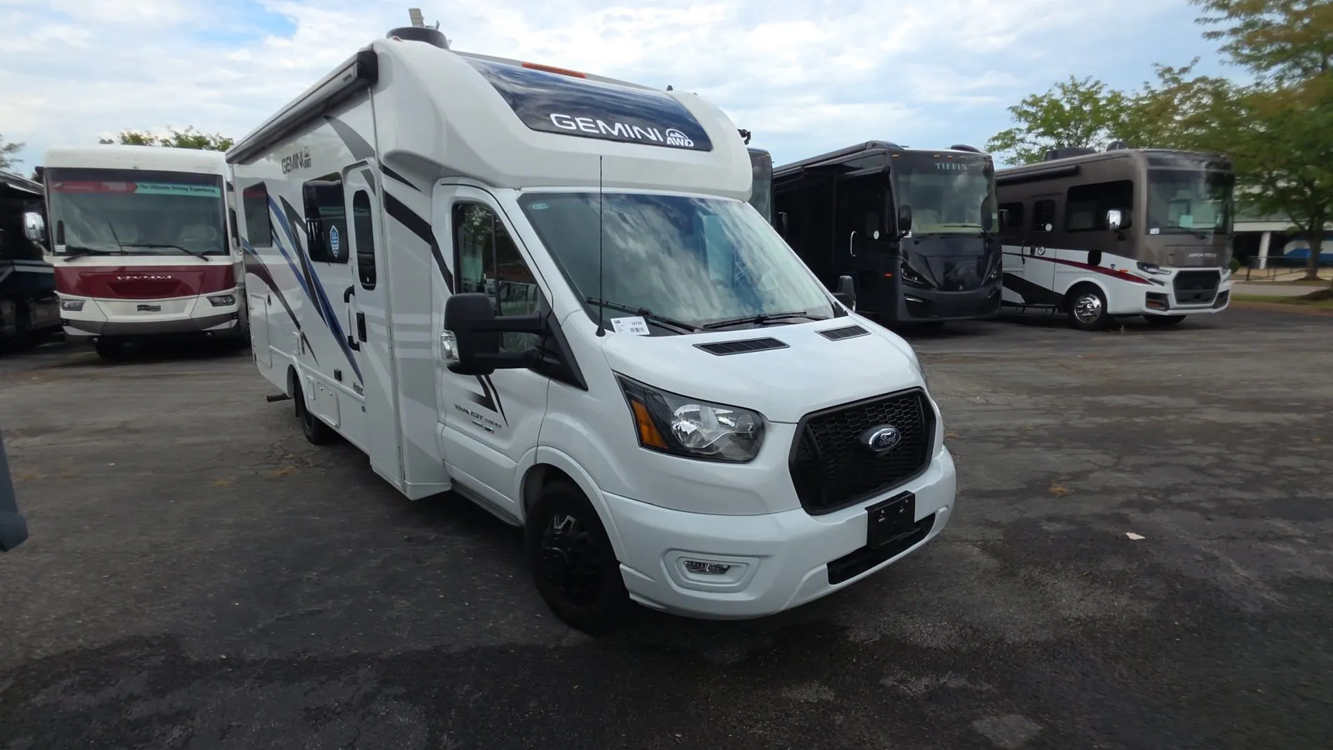 2026 Thor Motor Coach Gemini AWD 24KB - Photo 3