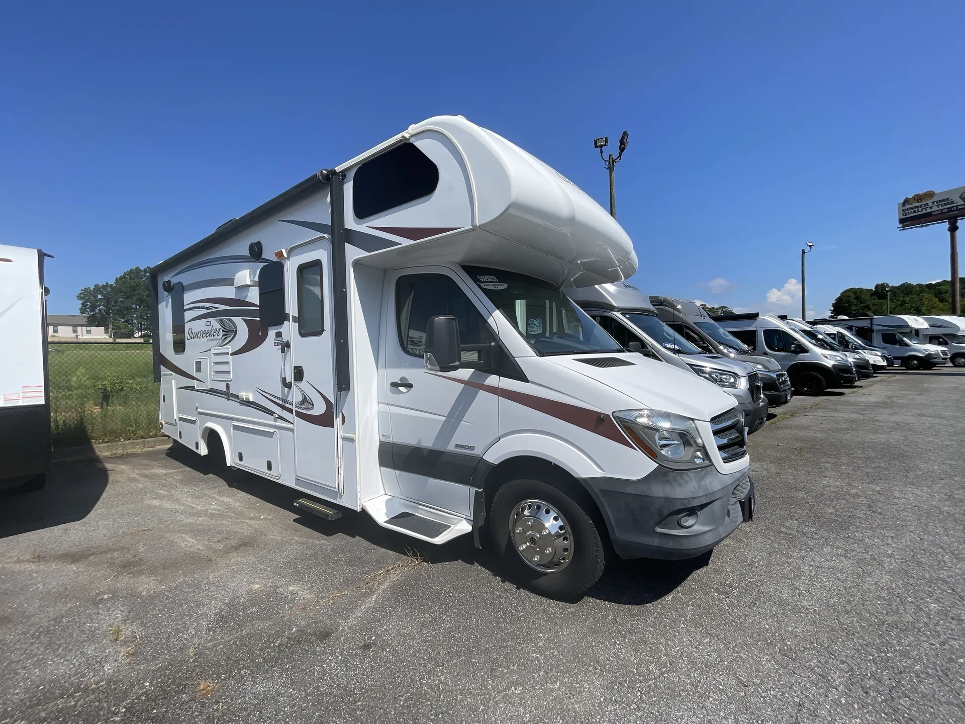 2016 Forest River Sunseeker MBS 2400R - Photo 2