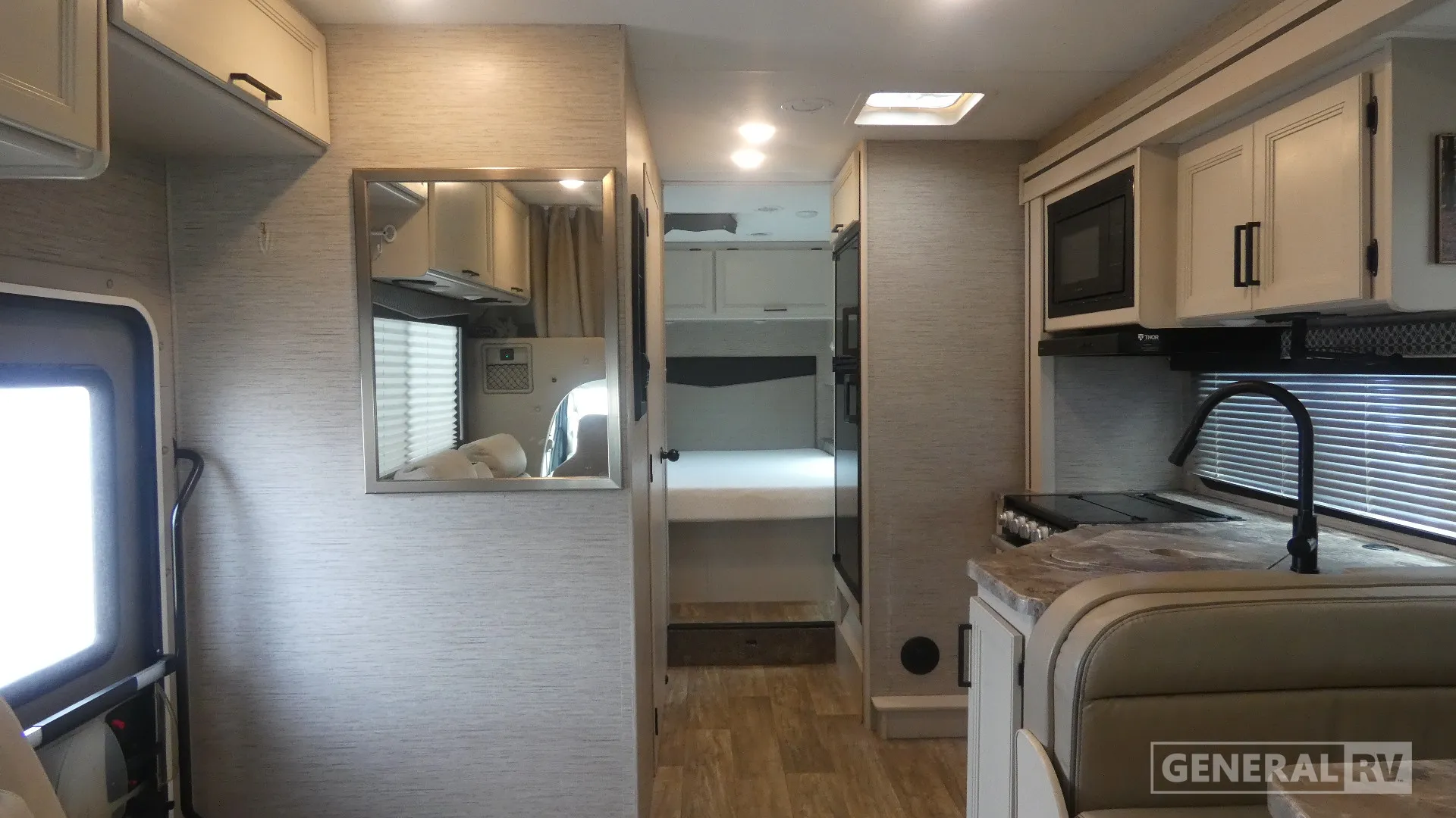 2023 Thor Motor Coach Chateau 28Z - Photo 3