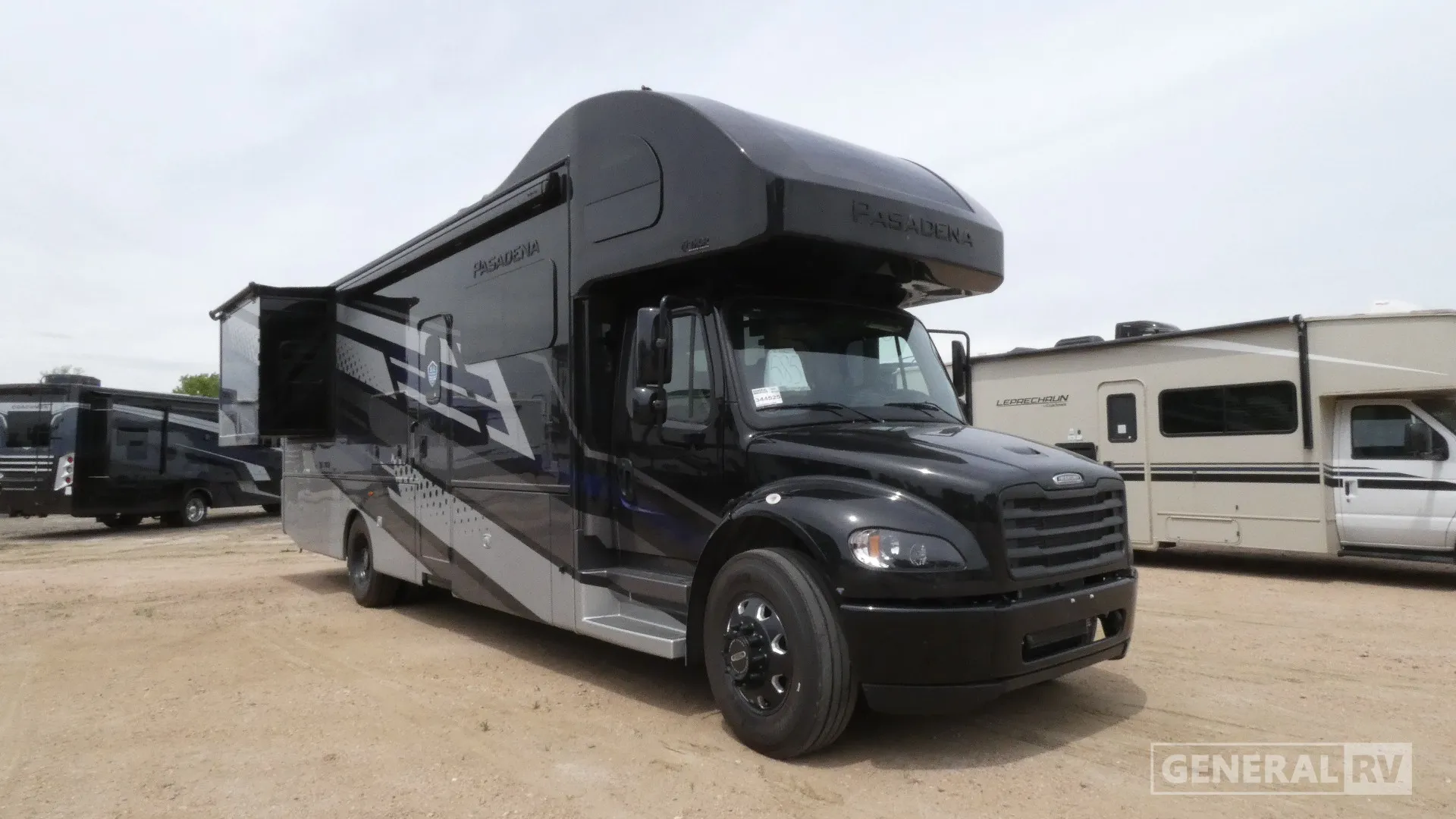 2027 Thor Motor Coach Pasadena 34XG - Photo 2