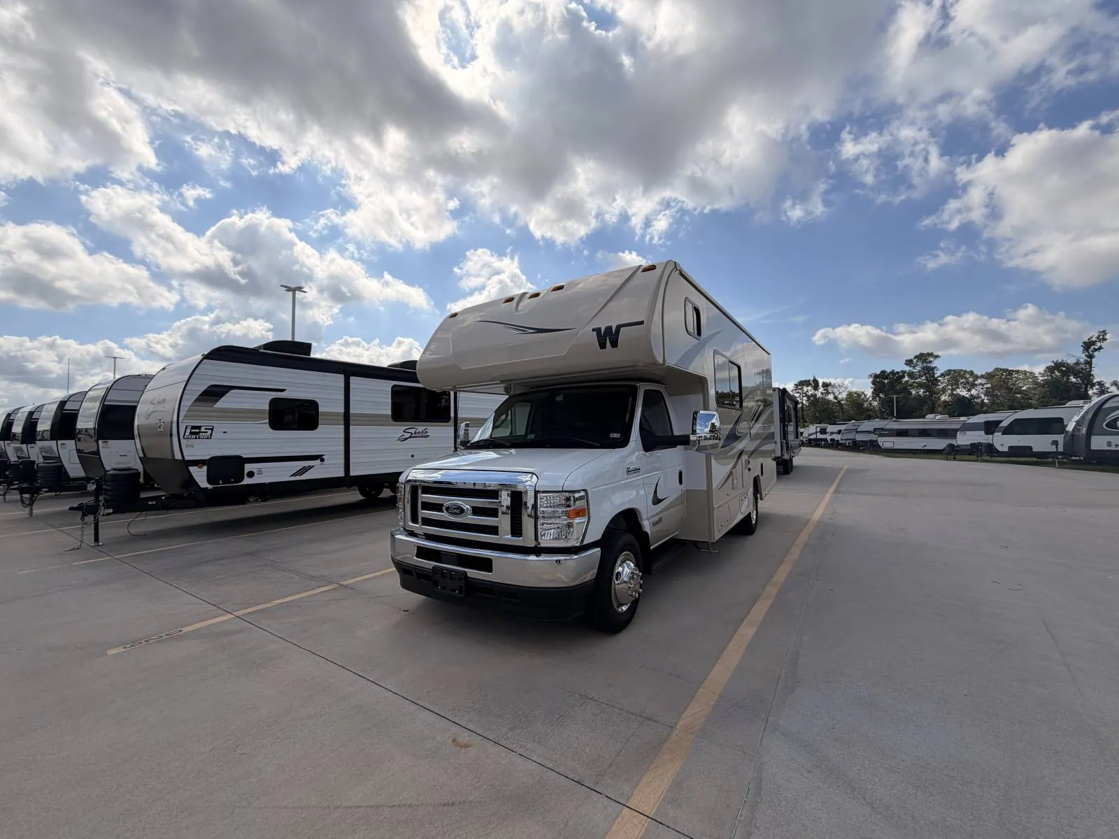 2025 Winnebago Minnie Winnie 22R - Photo 2