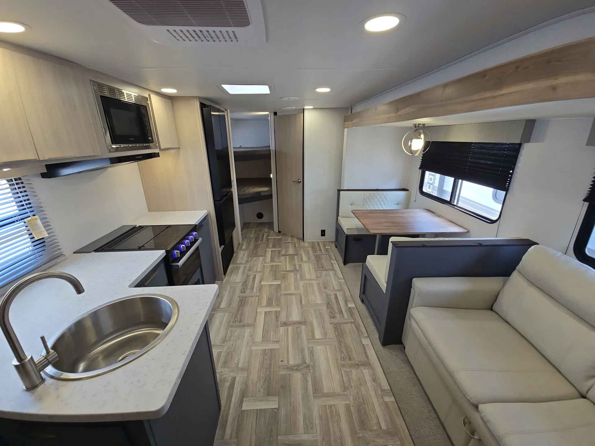 2025 Prime Time Tracer 270BHSLE — living area main