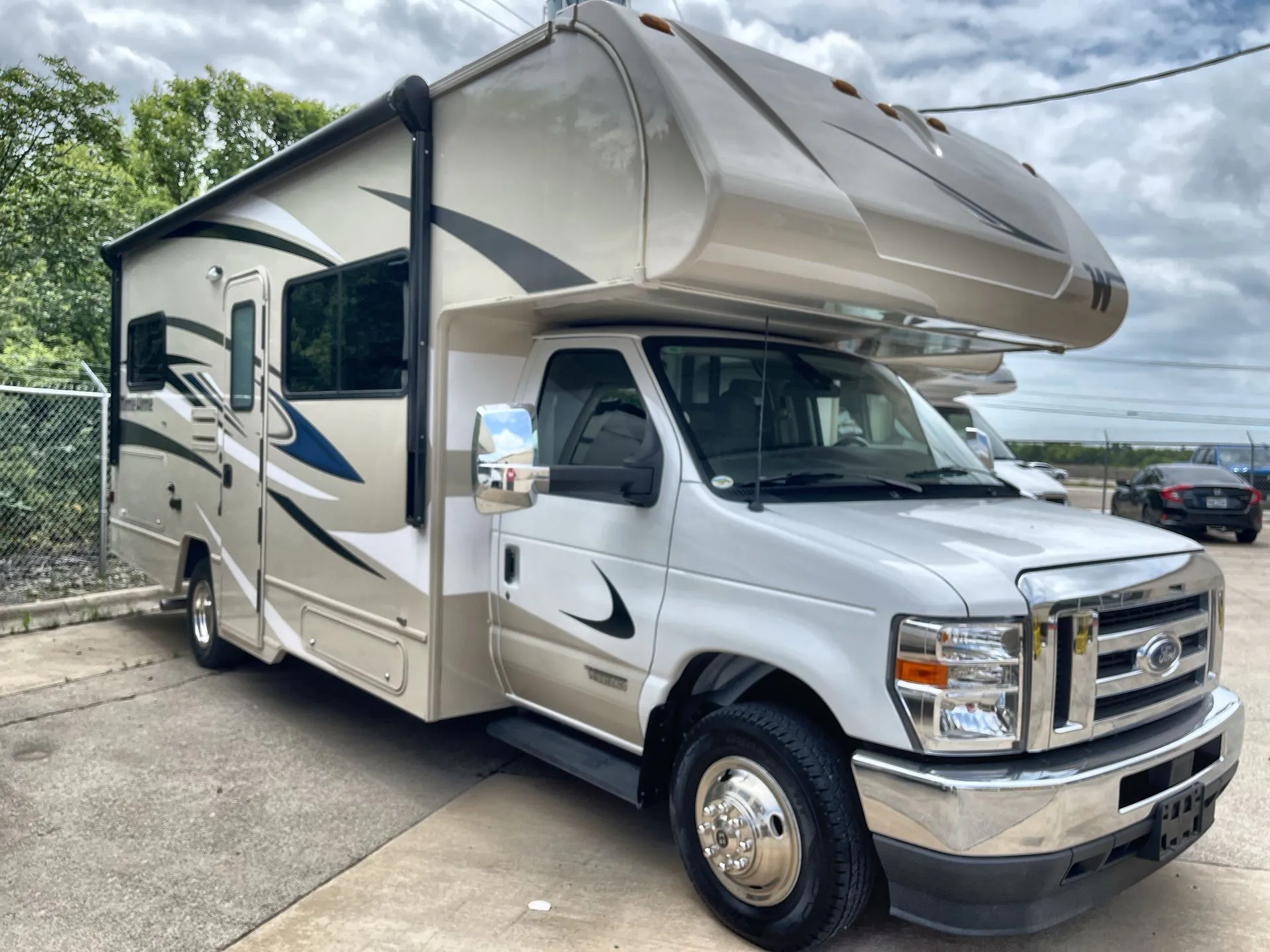 2025 Winnebago Minnie Winnie 25B - Photo 2