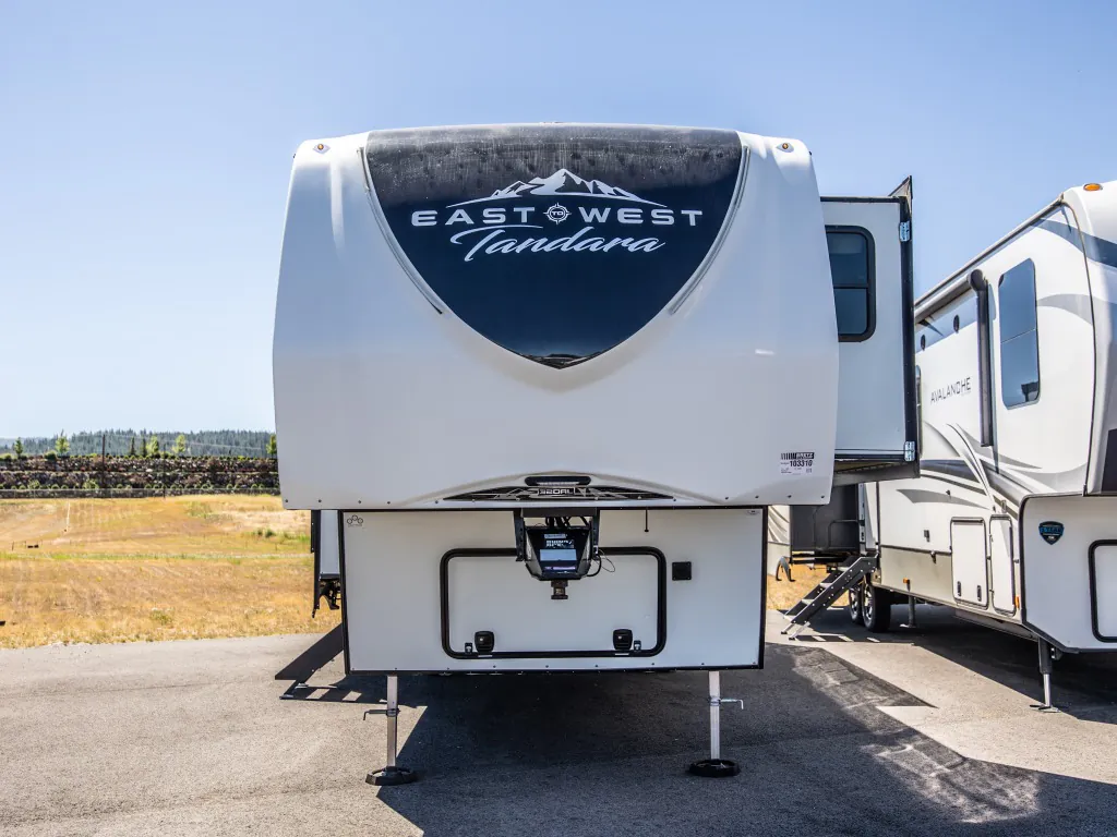 2022 East to West Tandara 320RL - Photo 3