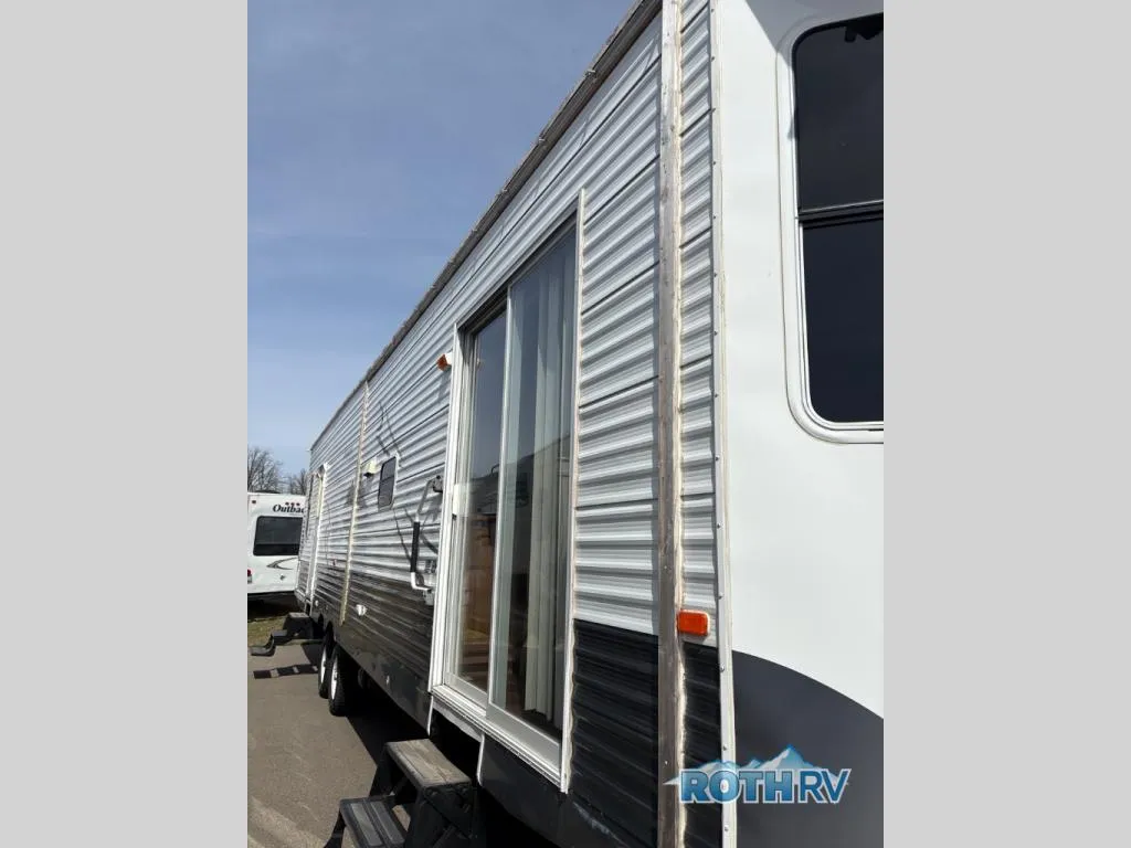 2008 CrossRoads Hampton HT39FE - Photo 4