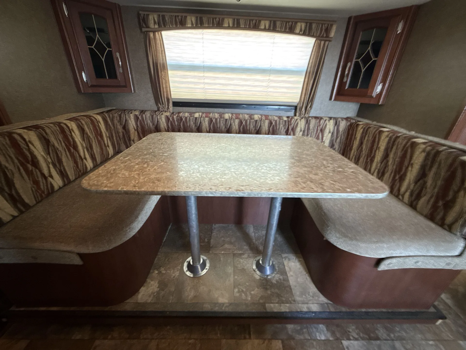 2014 Winnebago Minnie 2201DS — living area main