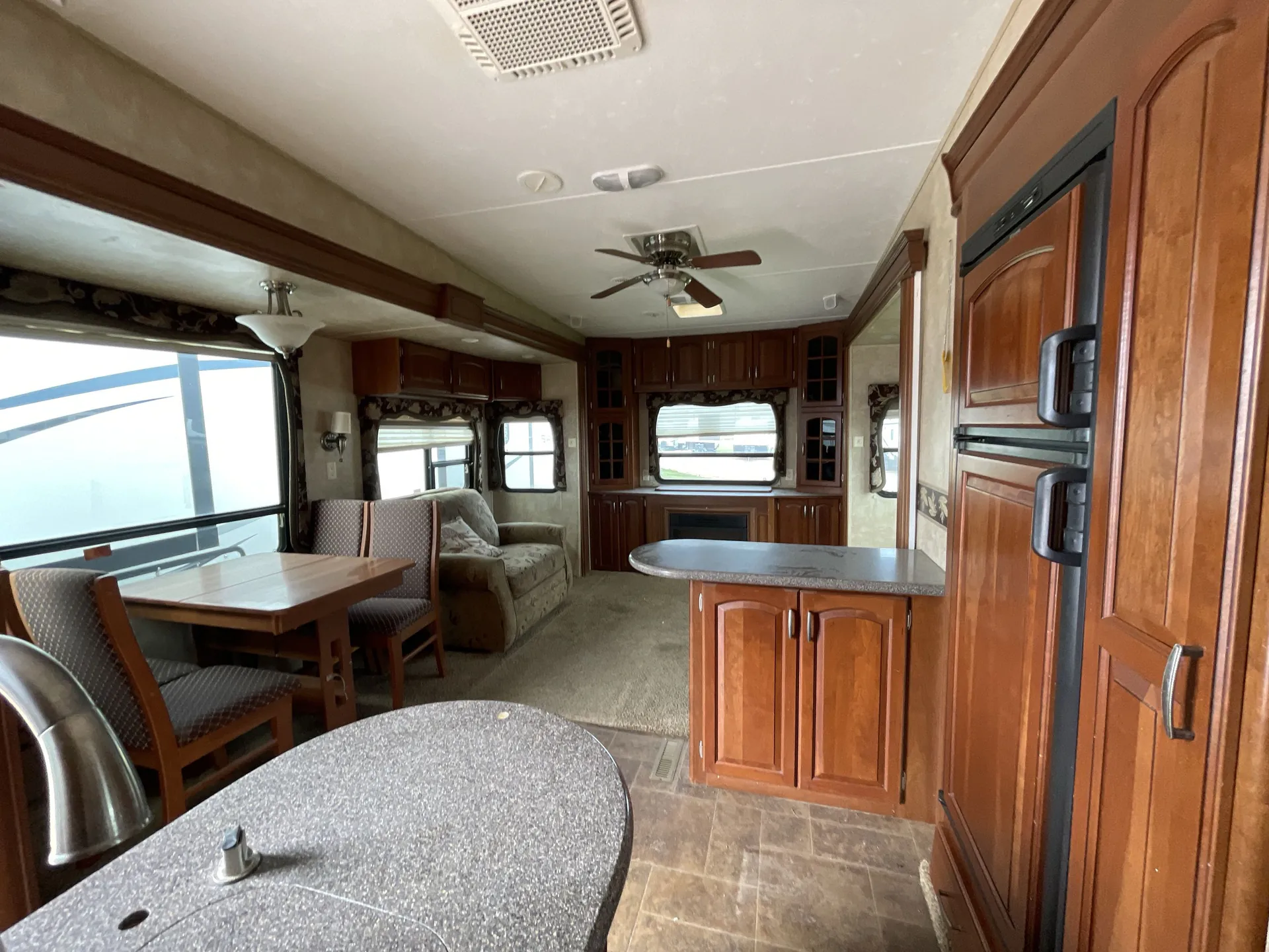 2011 Keystone Avalanche 330RE — living area main