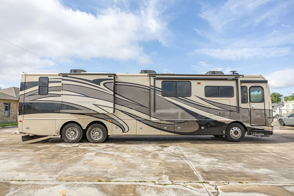 2014 Fleetwood Providence 42M - Photo 3