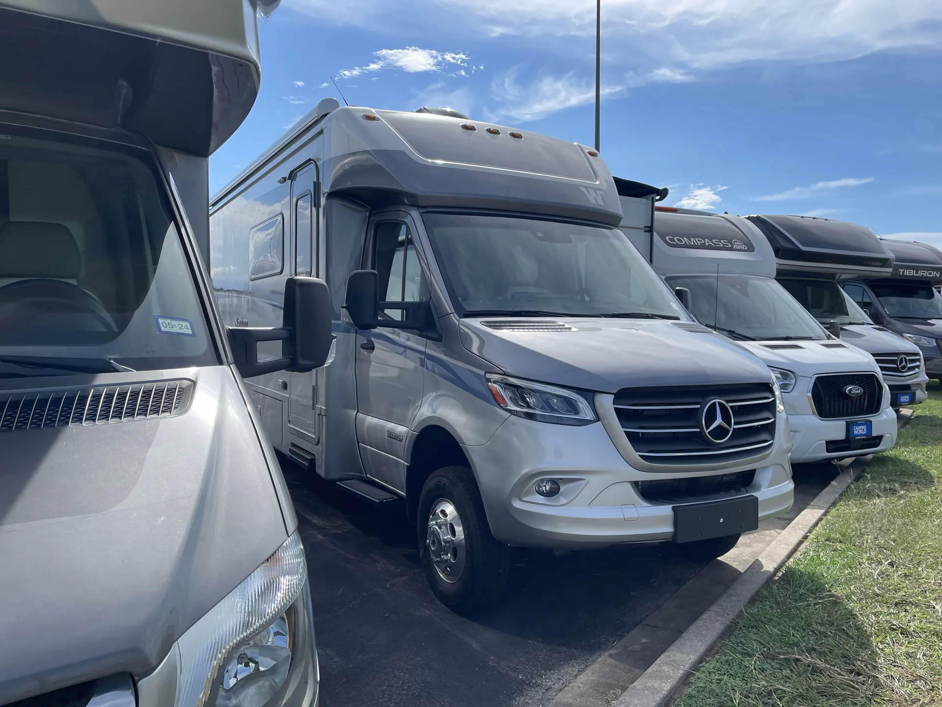 2025 Winnebago Navion 24T AWD - Photo 2