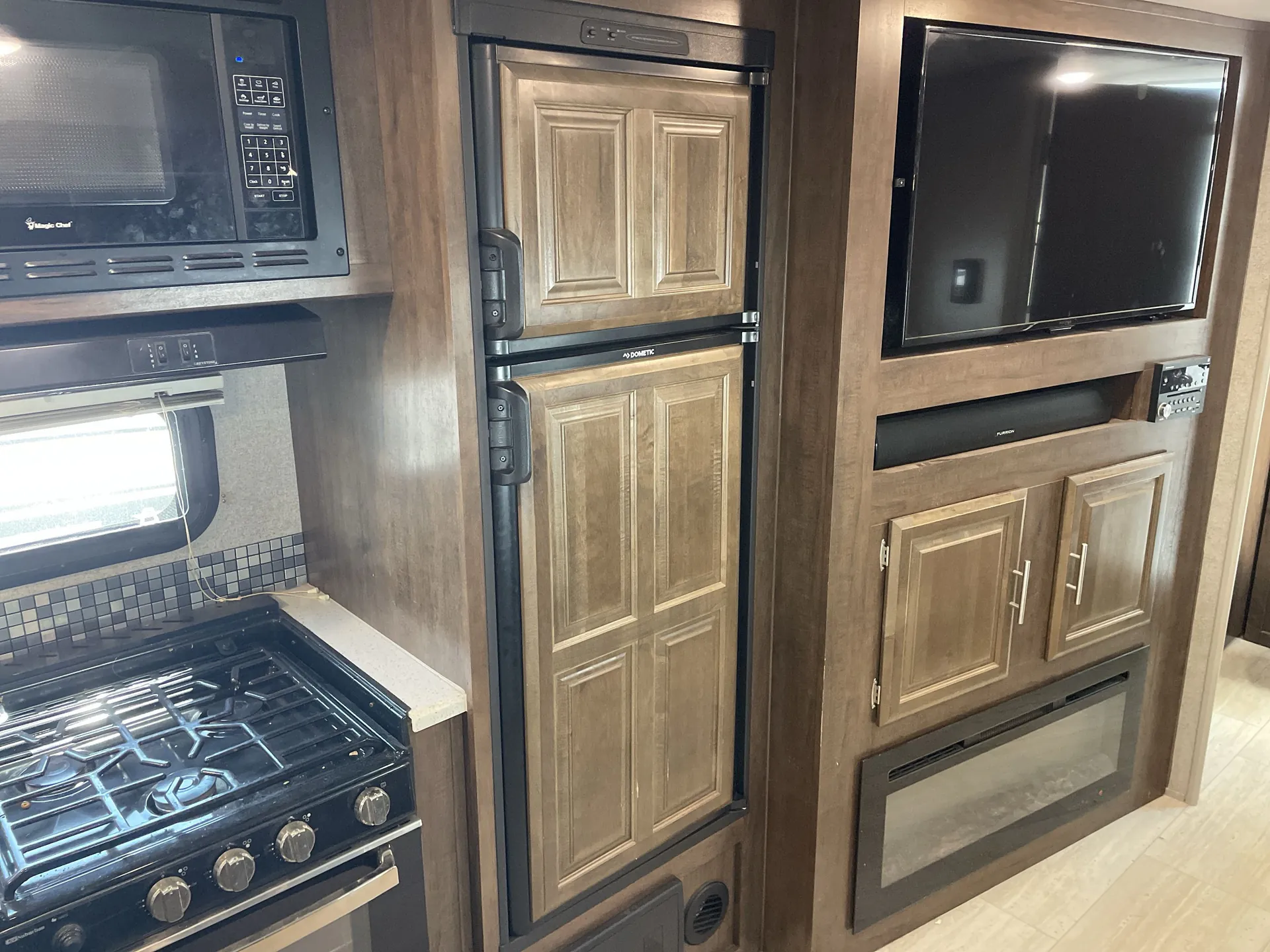 2019 Forest River Flagstaff Super Lite 29RBS — fridge
