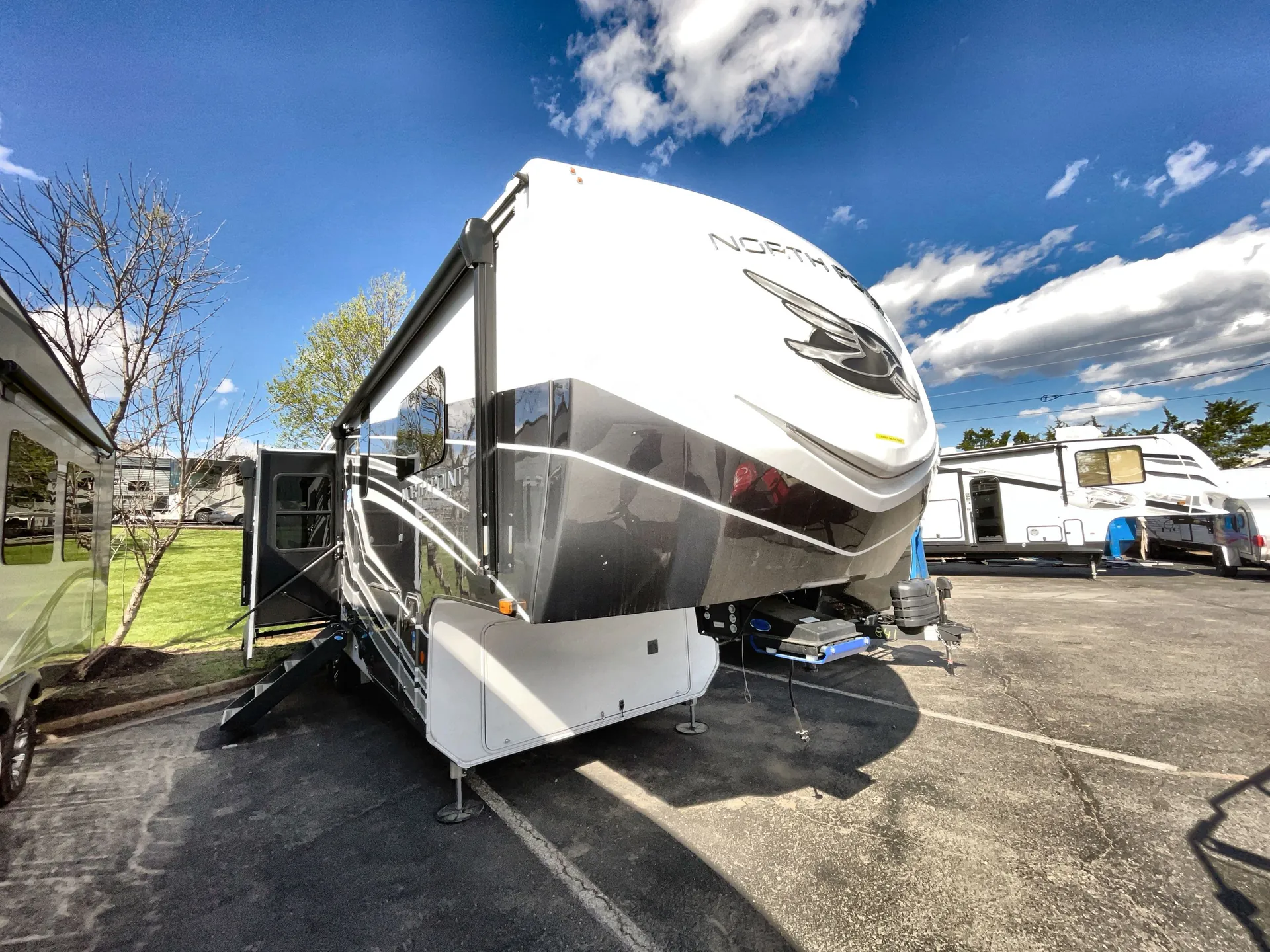 2025 Jayco North Point 310RLTS - Photo 2