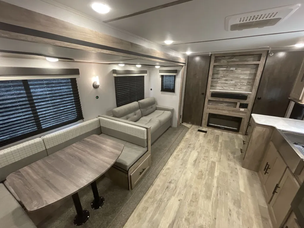 2024 Gulf Stream Conquest 323TBR, Photos photo 3