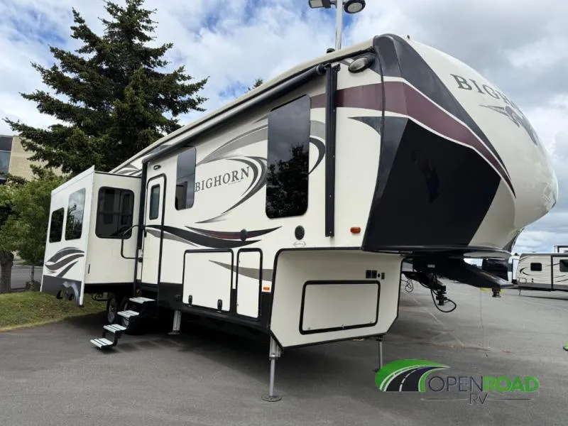 2018 Heartland Bighorn 3270RS - Photo 2