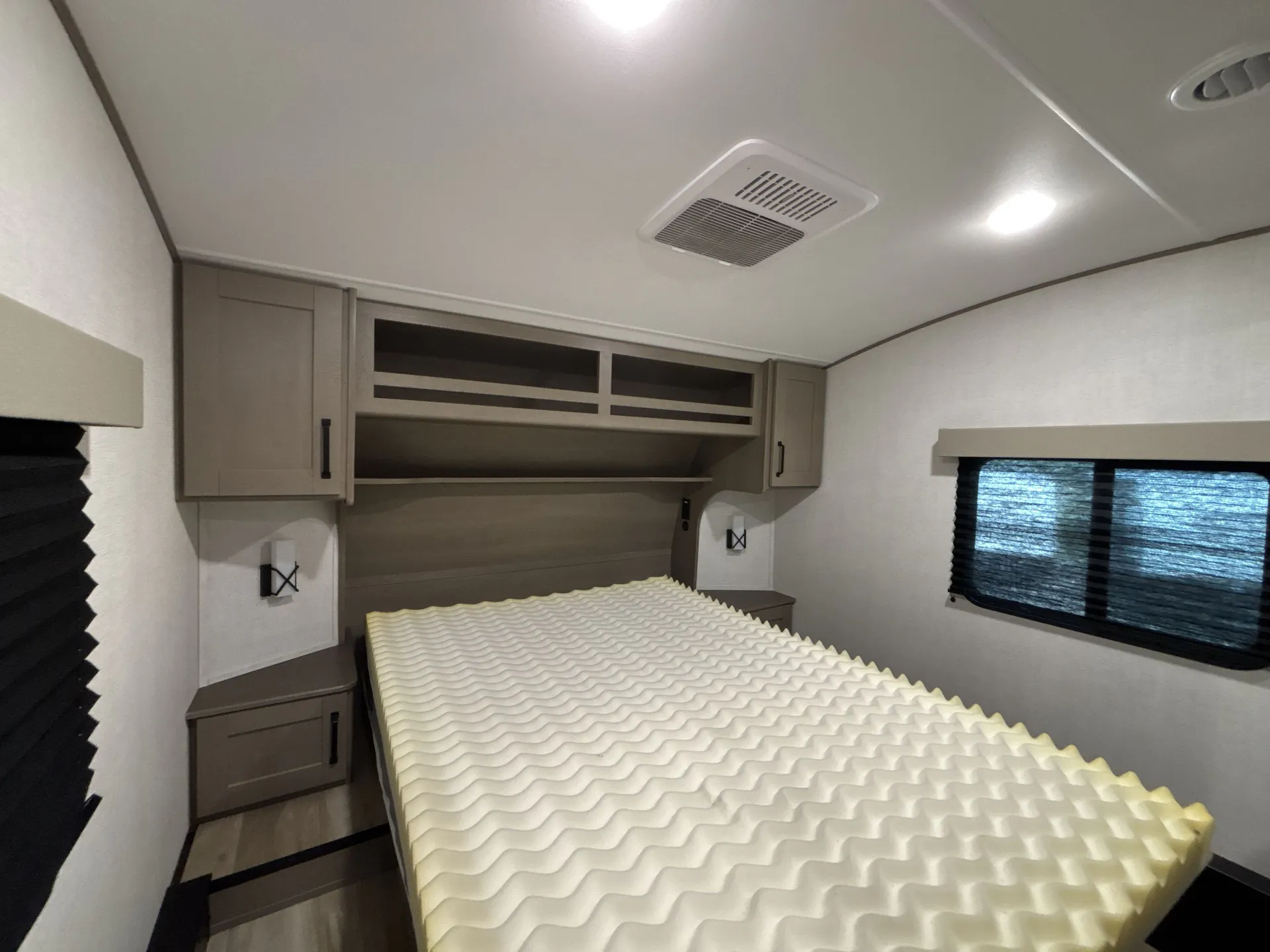 2025 Grand Design Reflection 100 Series 24RL — living area main