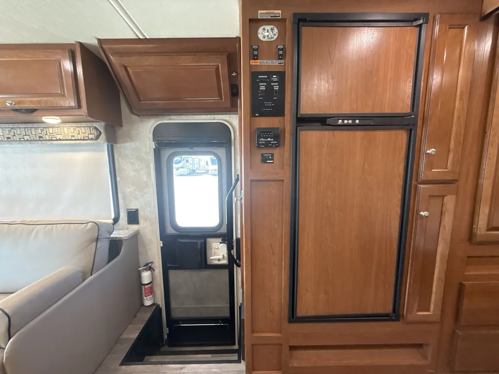 2019 Winnebago Sunstar 27P, Photos photo 8