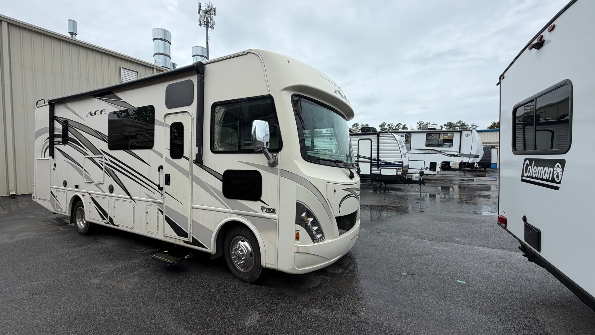 2018 Thor Motor Coach A.C.E. 29.3 - Photo 2