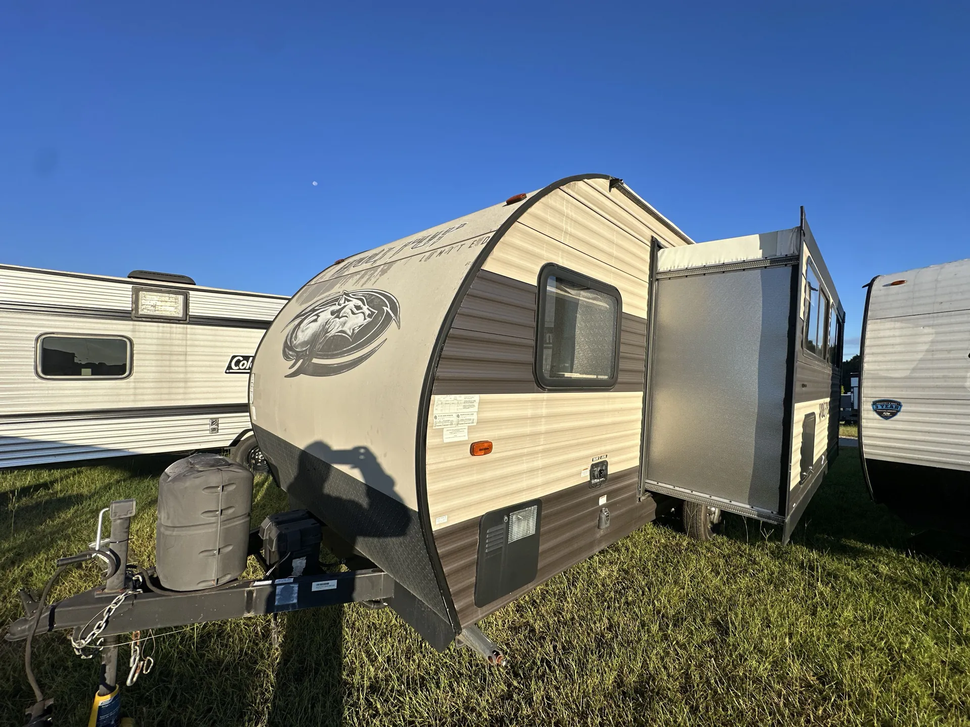 2017 Forest River Cherokee Wolf Pup 18TO — off campside