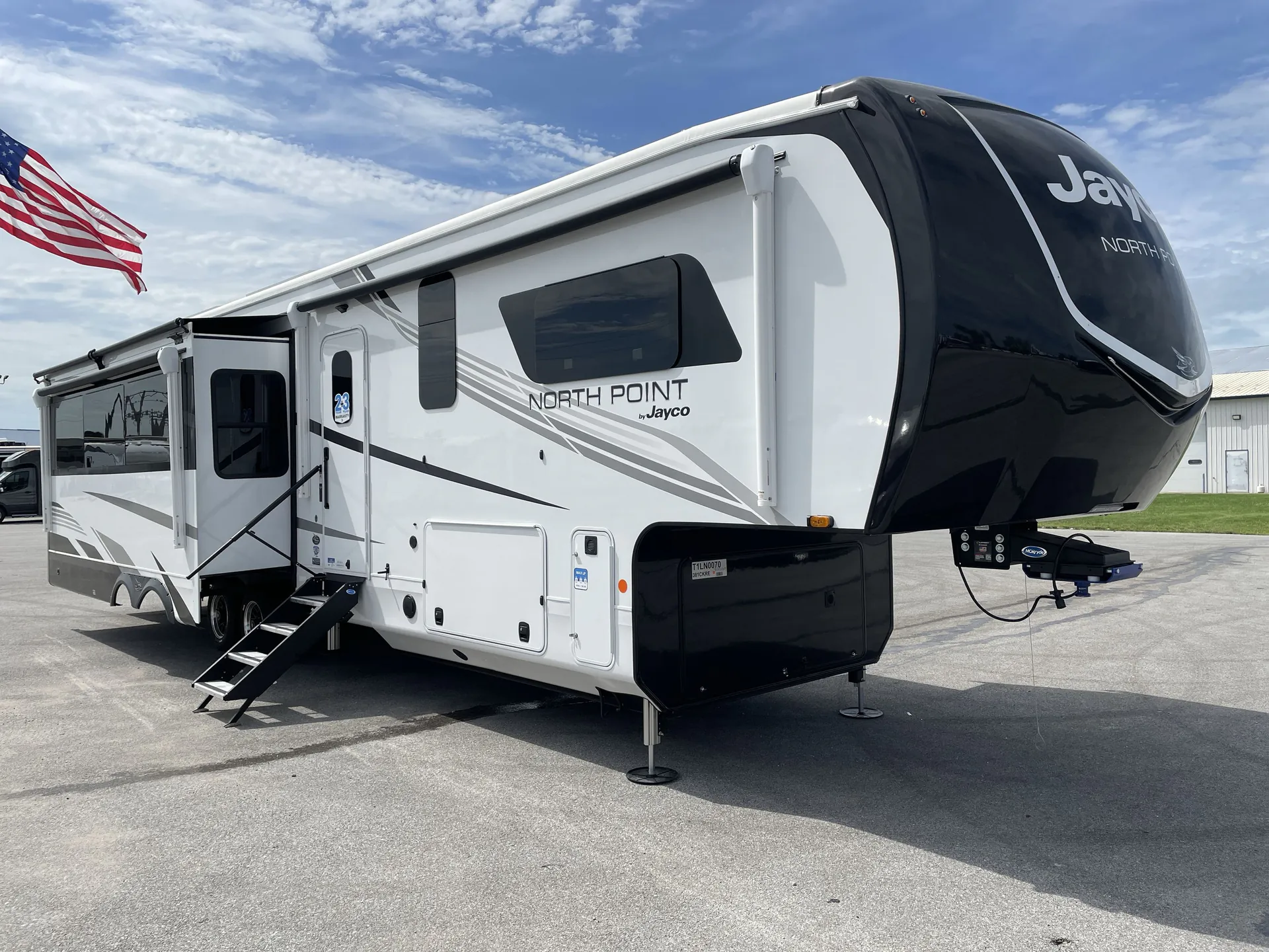 2026 Jayco North Point 381CKRE - Photo 2
