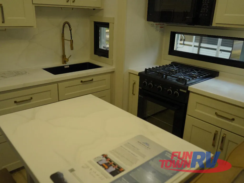 2027 Brinkley Model G 3970, Photos photo 15