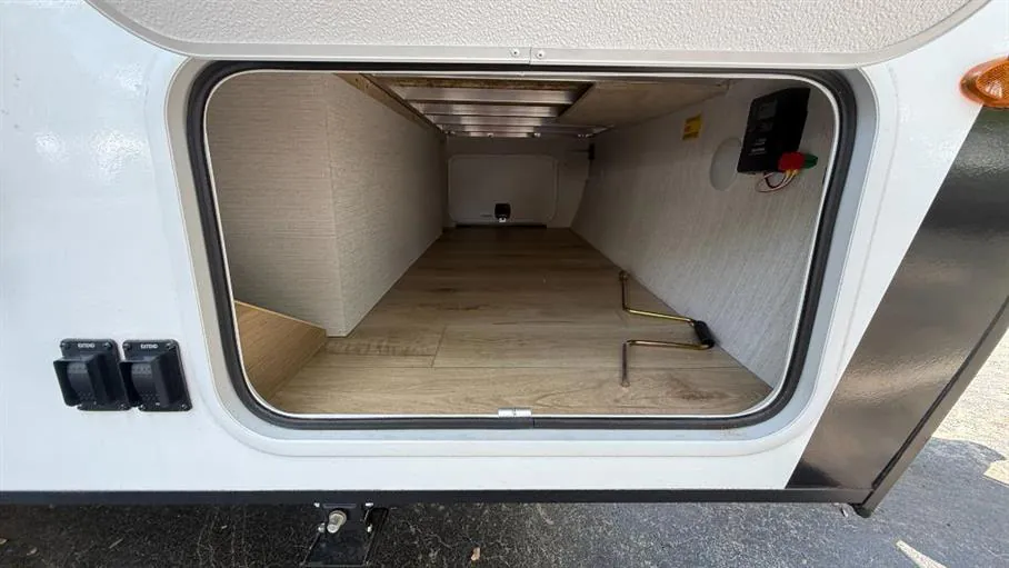 2027 Winnebago Micro Minnie 2108DS, Photos photo 27